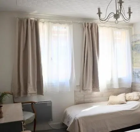 Petite Chambre Dans Maison D'Artiste Centre Ville Bernay  Exterior photo