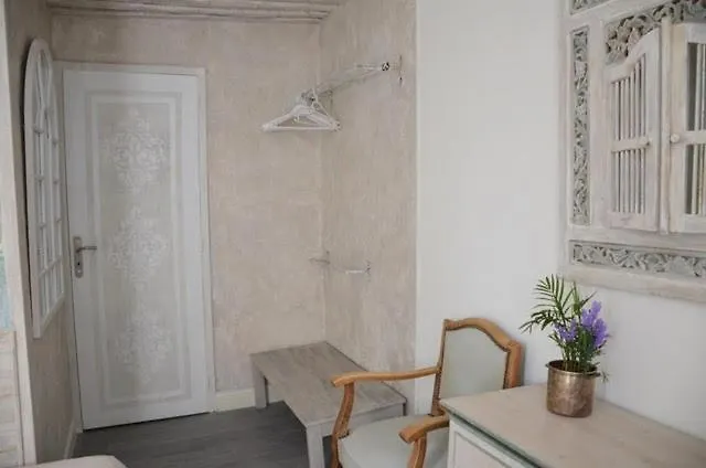 Petite Chambre Dans Maison D\'Artiste Centre Ville